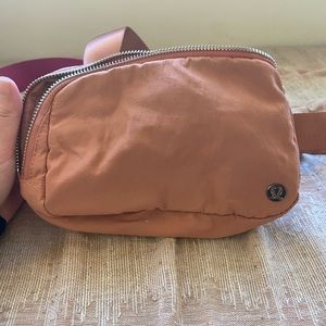 Lululemon everywhere belt bag